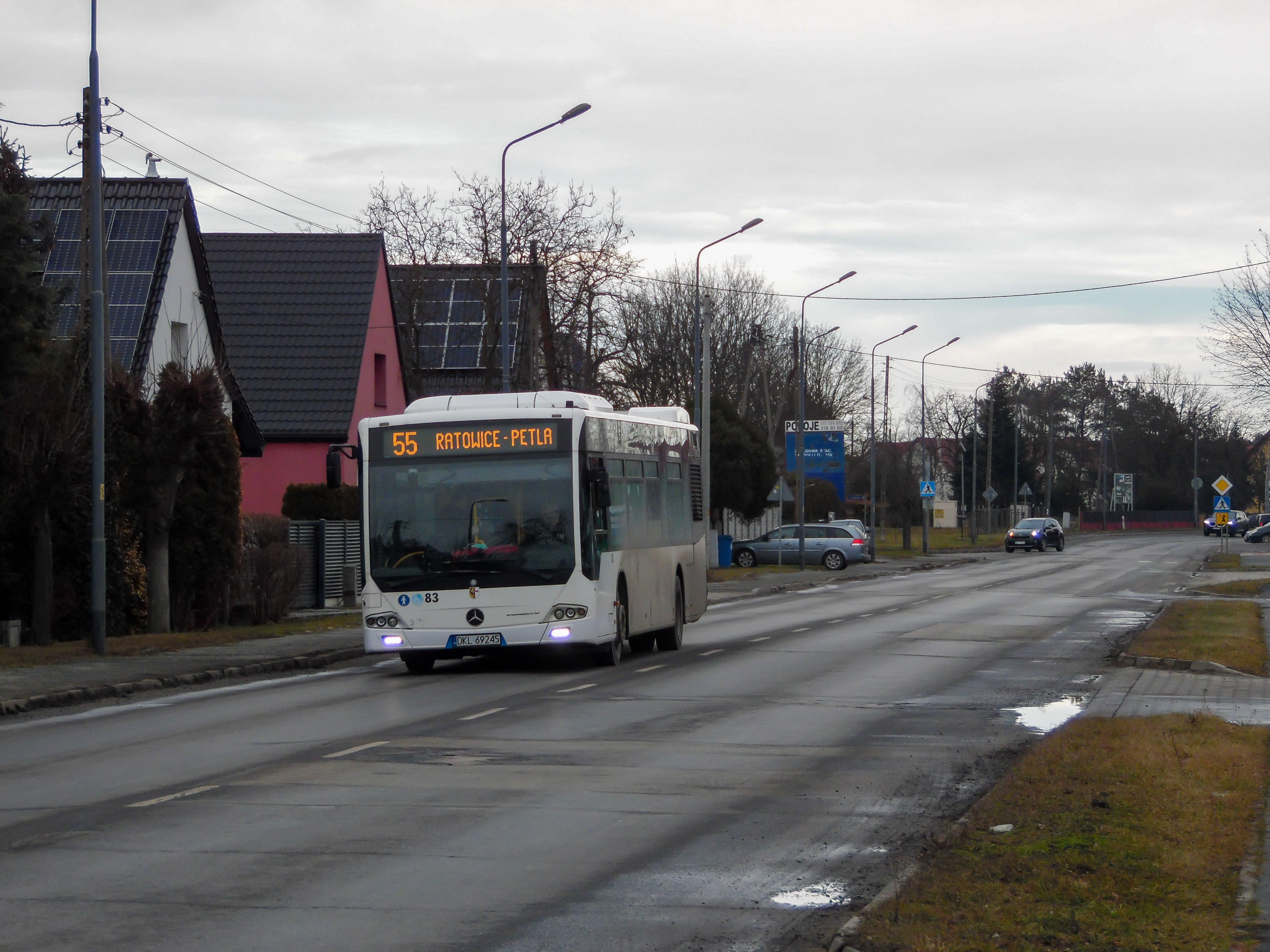 Jelcz-Laskowice: Jak sprawdzić rozkład jazdy autobusów miejskich?