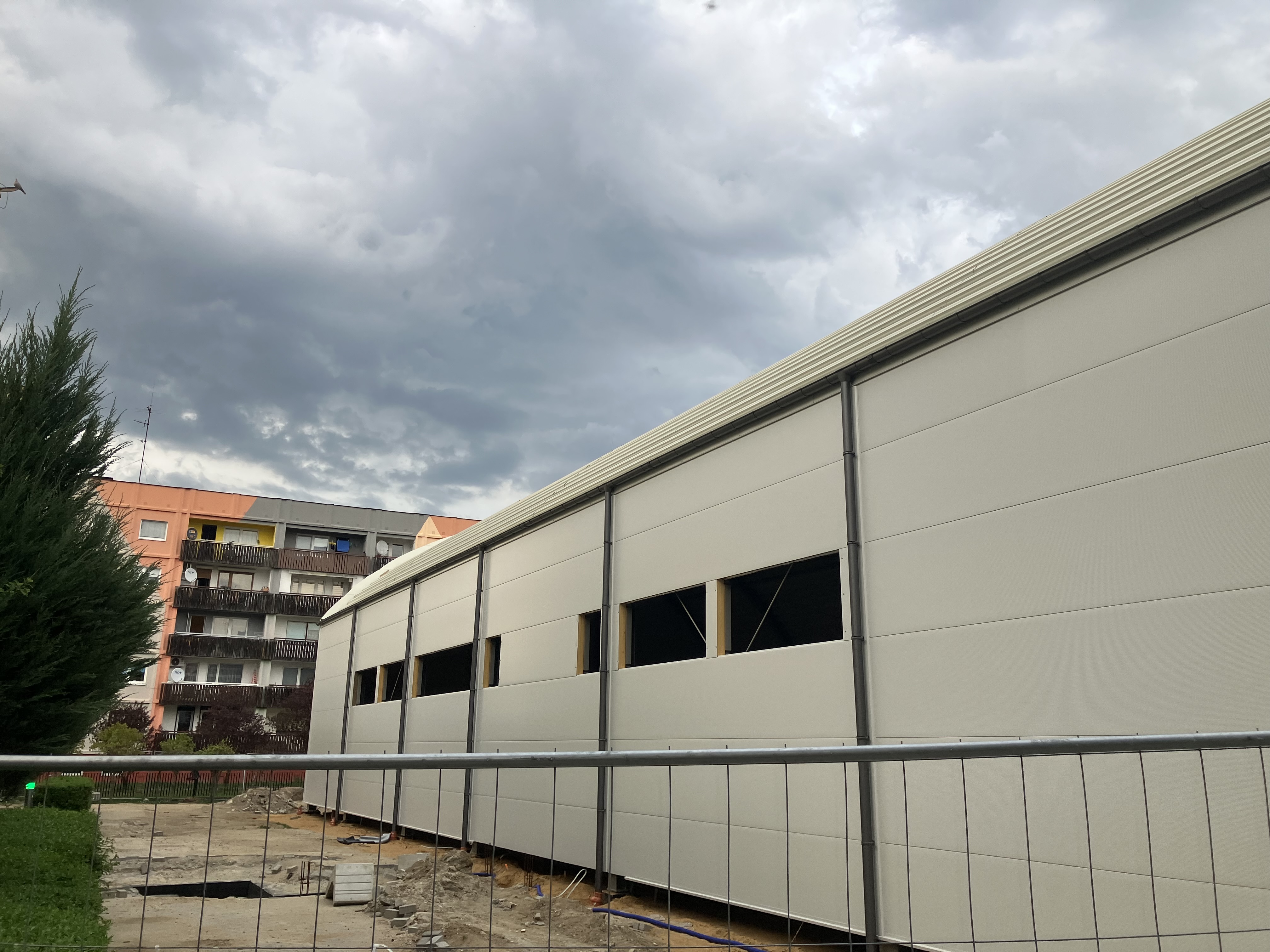 Jelcz-Laskowice: Postępy w budowie hali sportowej przy PSP nr 3
