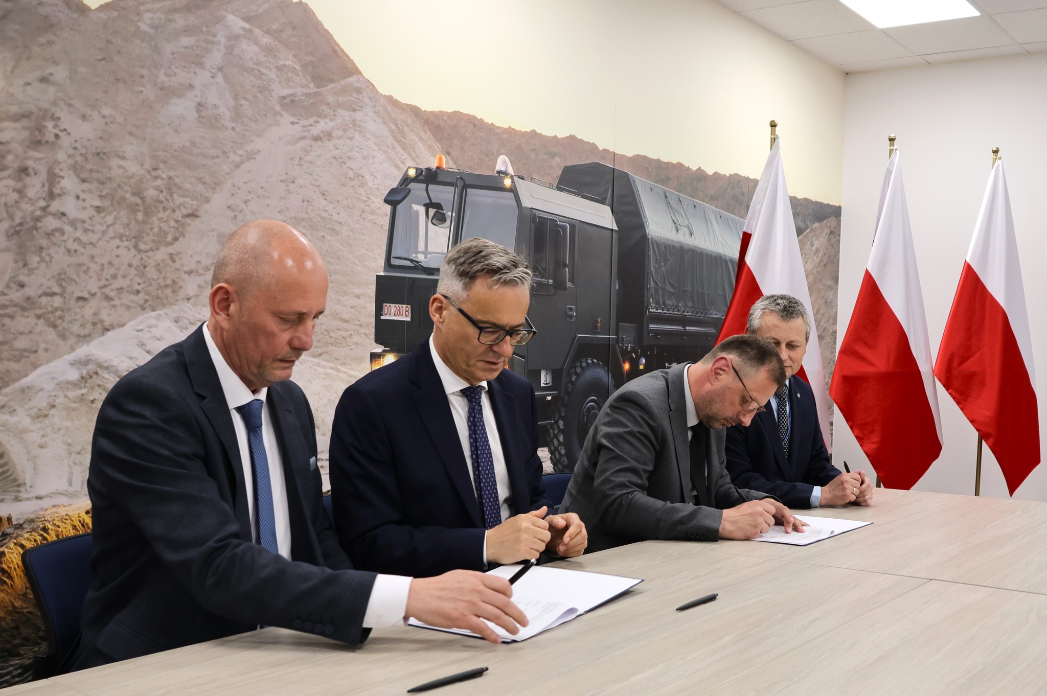 Jelcz-Laskowice: Silne wsparcie dla JELCZA – ruszają przygotowania do dostaw dla armii