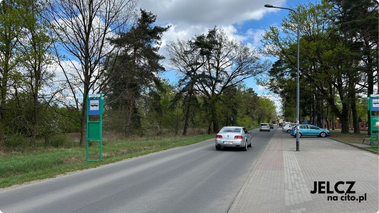 Jelcz-Laskowice: Niebezpieczne przystanki autobusowe w mieście